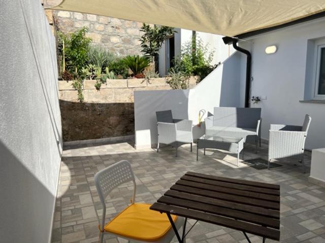 Casa Sylvia Apartment SantʼAntìoco Екстериор снимка